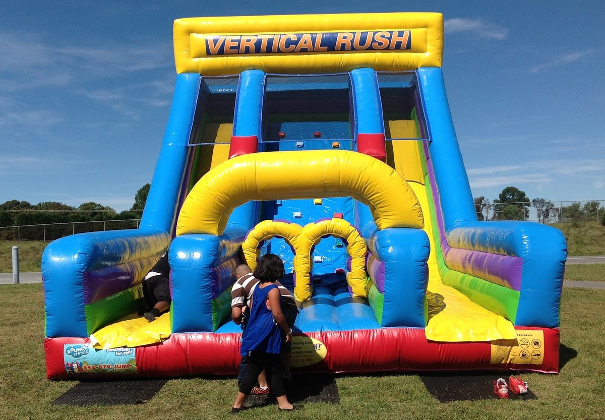 Vertical Rush Inflatable Obstacle Course #D43