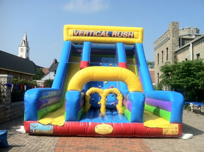 Vertical Rush Inflatable Obstacle Course #D43